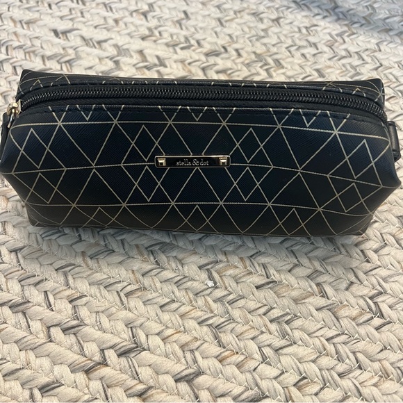 Stella and dot make up case - like new - Picture 1 of 3